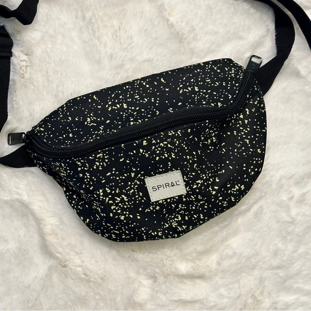 Belt Bag / Fanny Pack - Picture 2 of 6